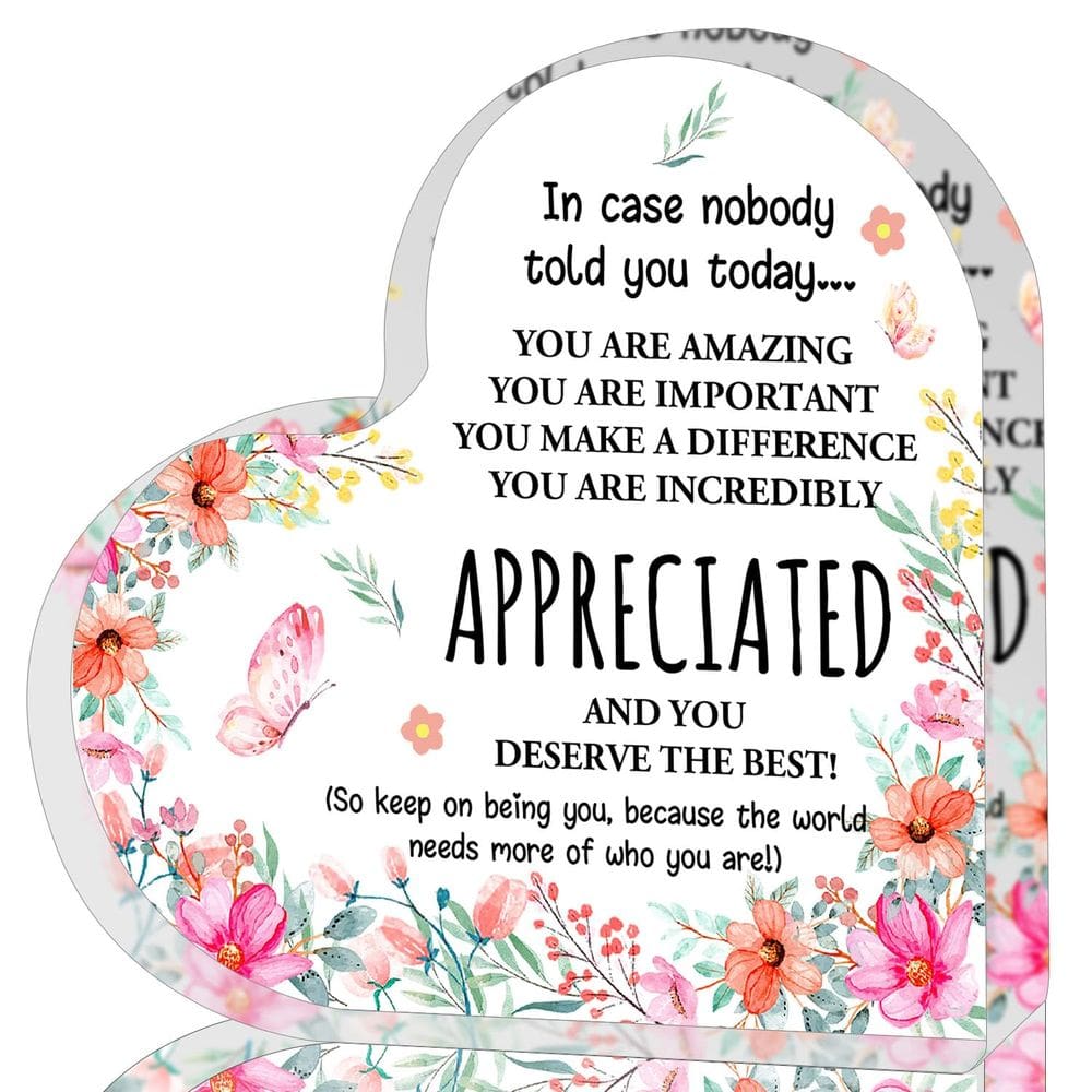 Presente de agradecimento com sinal de acrílico em forma de coração para mulheres