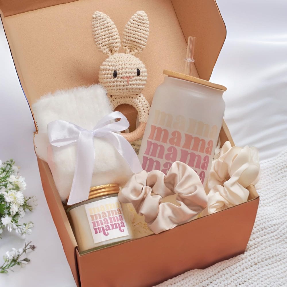 Cesta de presentes Cozy Nest Designs New Mom com 6 itens para mamãe e bebê
