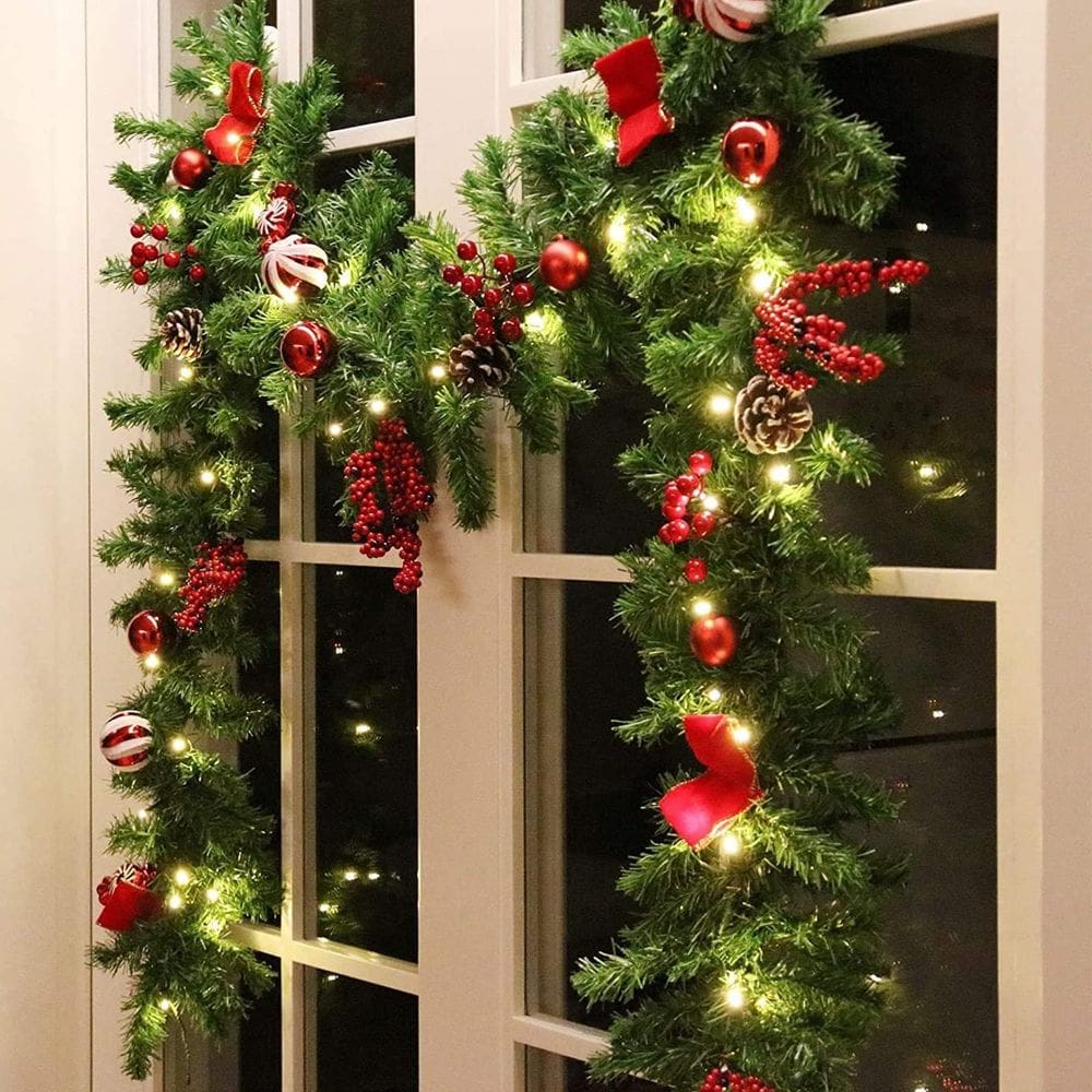 Guirlanda de Natal MorTime de 9 pés com luzes LED e enfeites