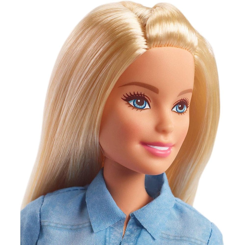 Boneca Barbie Dreamhouse Adventures GHR58 com camisa jeans