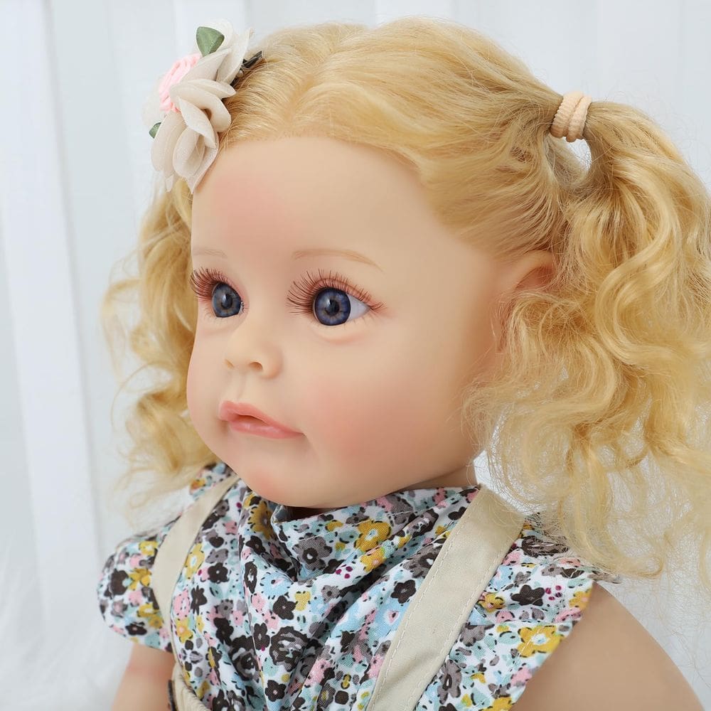 Boneca Realistic Reborn EIKIVAU 55cm com cabelo loiro encaracolado