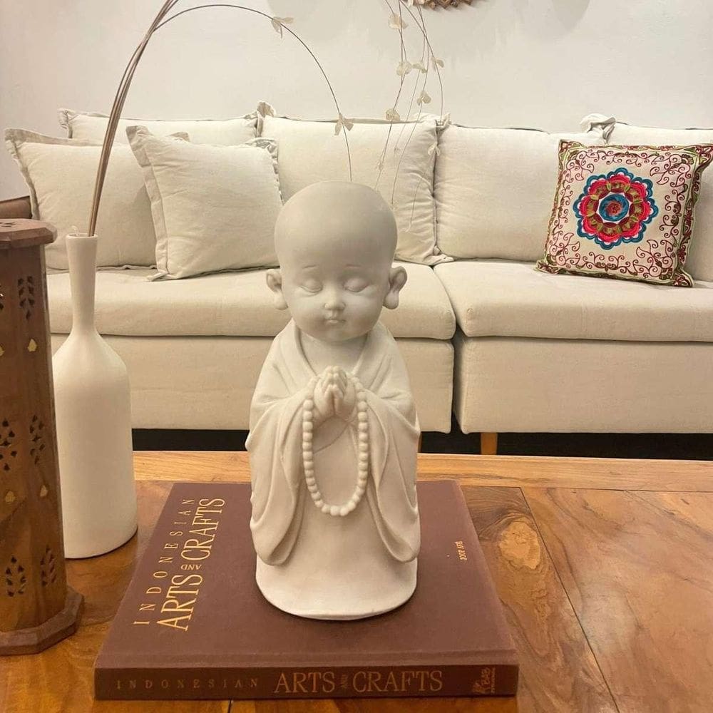 Escultura Monge Em Oração De Pó De Mármore 28Cm