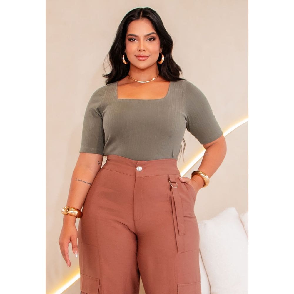 Blusa Plus Size Em Malha Soft Decote Quadrado