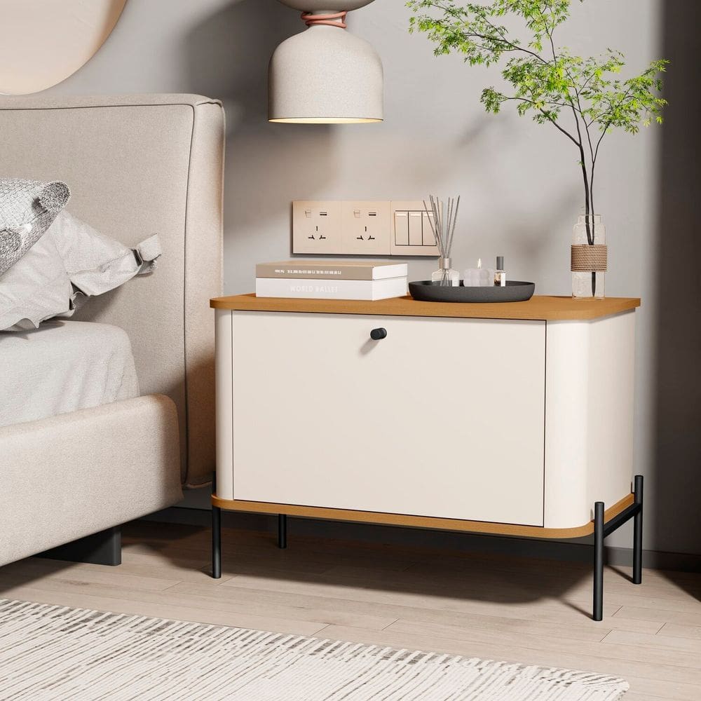 Mesa de Cabeceira Curva Tucupí com Pés e Puxador em Metal Off White/Marrom/Preto