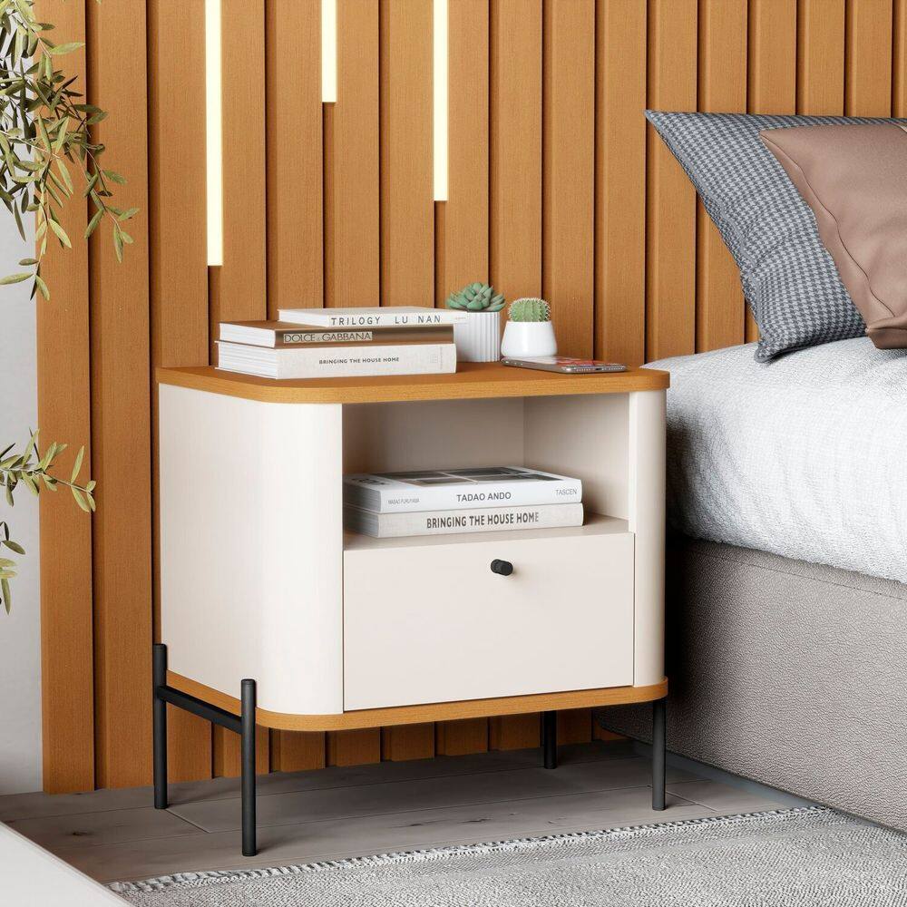 Mesa de Cabeceira Curva Tucupí Slim com Pés e Puxador de Metal Off White/Marrom/Preto