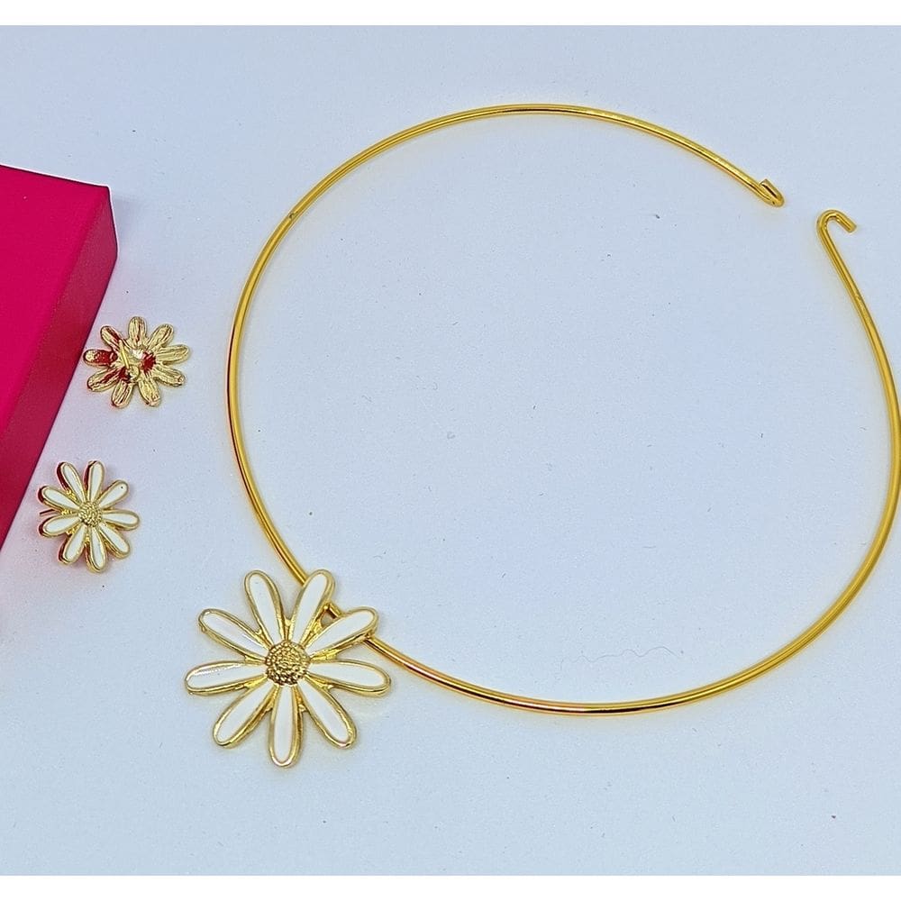 Kit Colar Choker Aro liso Rigido + Par de Brincos Antialérgico pingente Flor margarida Pétalas resinada Tendênicia