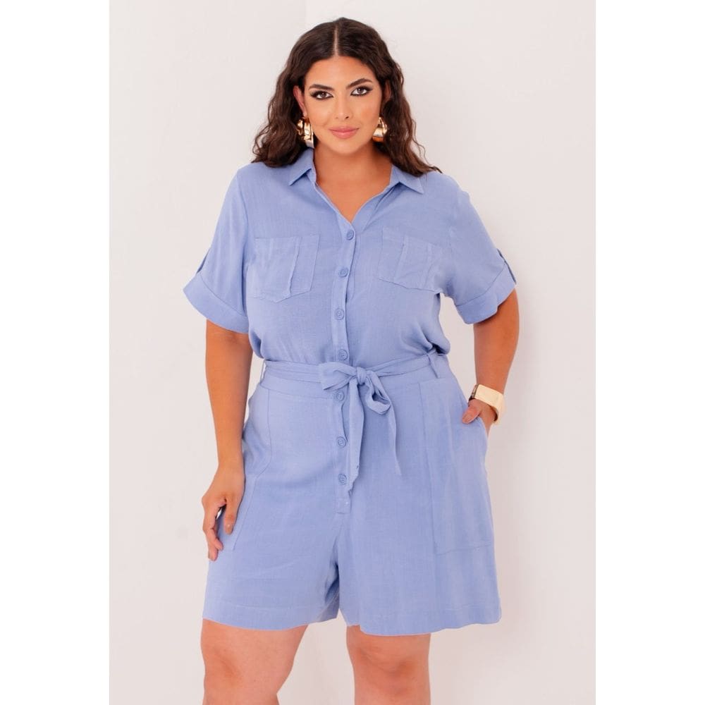 Macaquinho Plus Size com Faixa e Bolsos