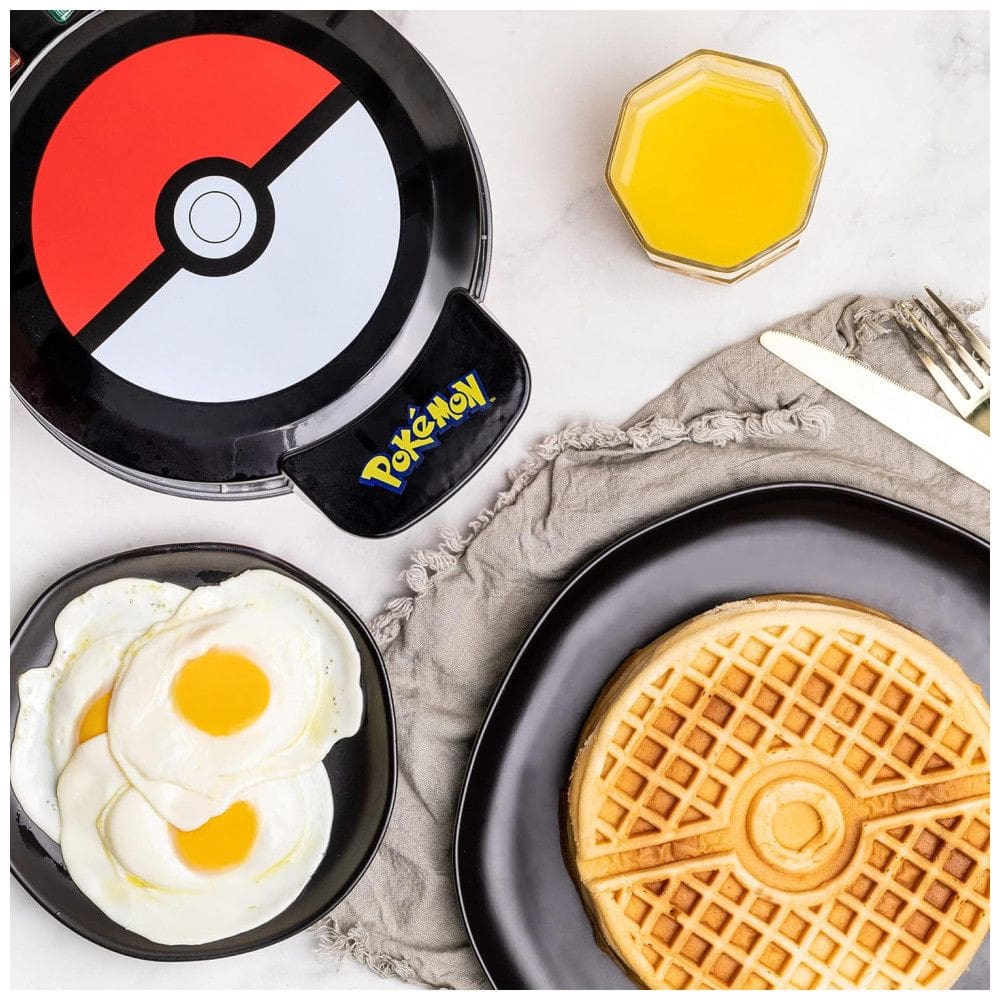 Máquina de Waffle, Tema Pokemon com Revestimento Antiaderente, 110V 900W, Uncanny Brands, Preta