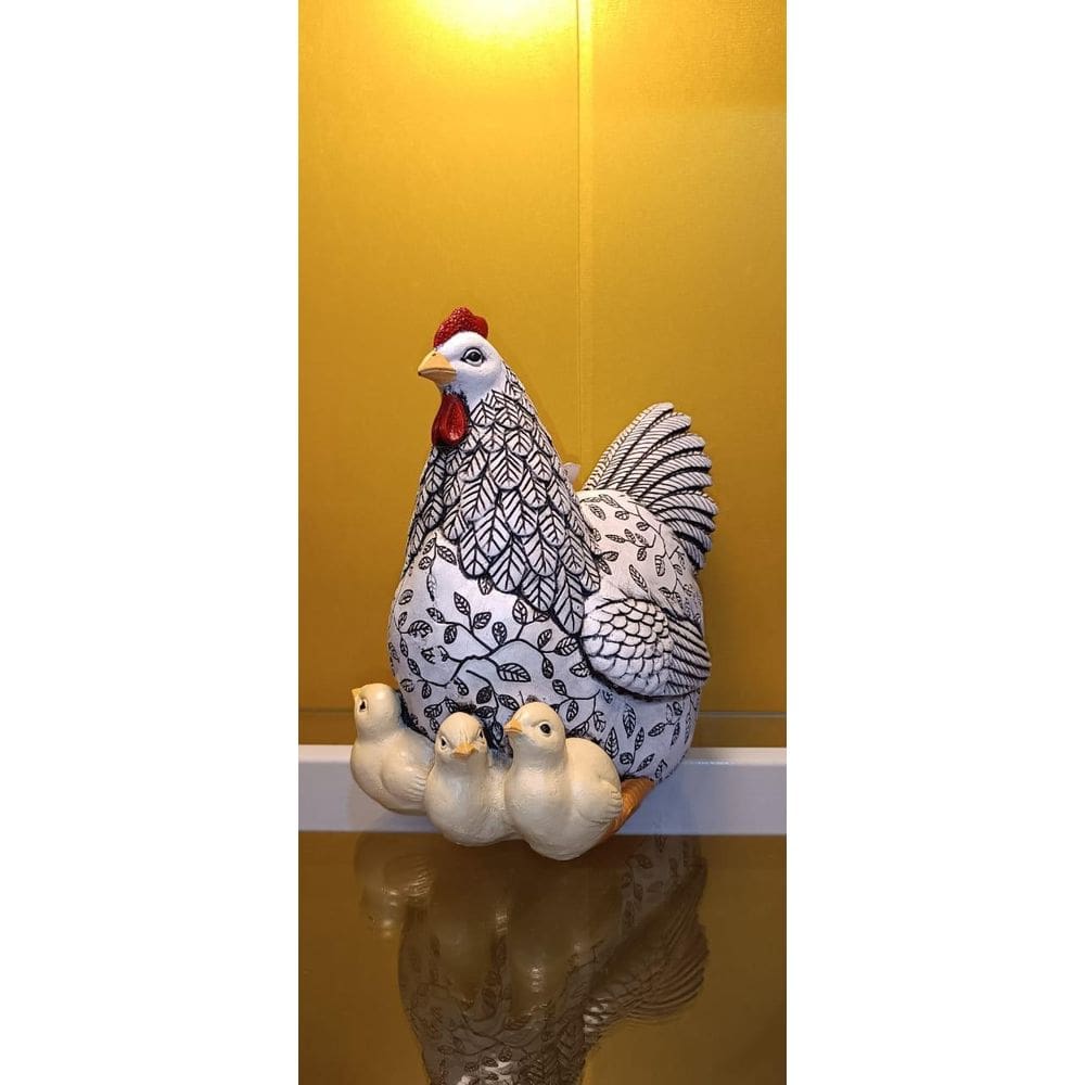 Enfeite Animal Galinha Com Pintinhos De Resina 21Cm