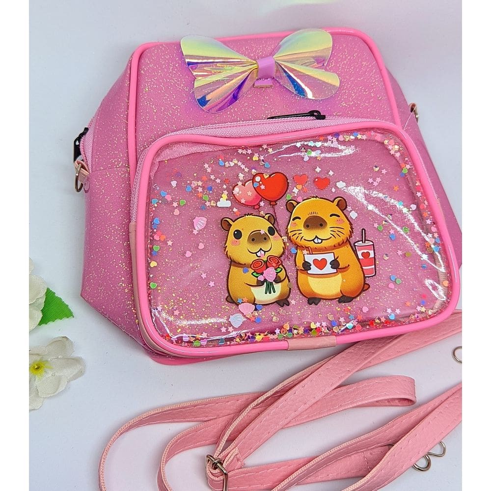 Bolsa Infantil Menina Mini Mochila de Costa Pequena com 2 Bolso Ziper Desenho Capivara Gel com Glitter Lacinho Tendência