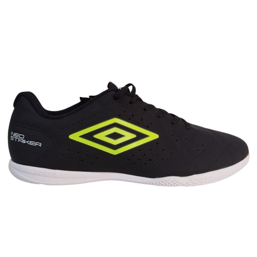 Chuteira Futsal Umbro Neo Striker Preto Limão Solado Branco com Marcas de Fábrica