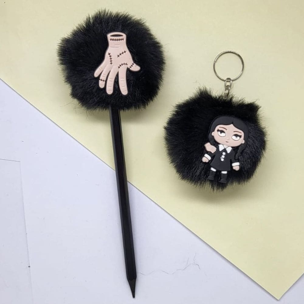 02 peças um Lápis de escrever preto mãozinha e um chaveiro Wandinha Adams Vandinha material escolar papelaria