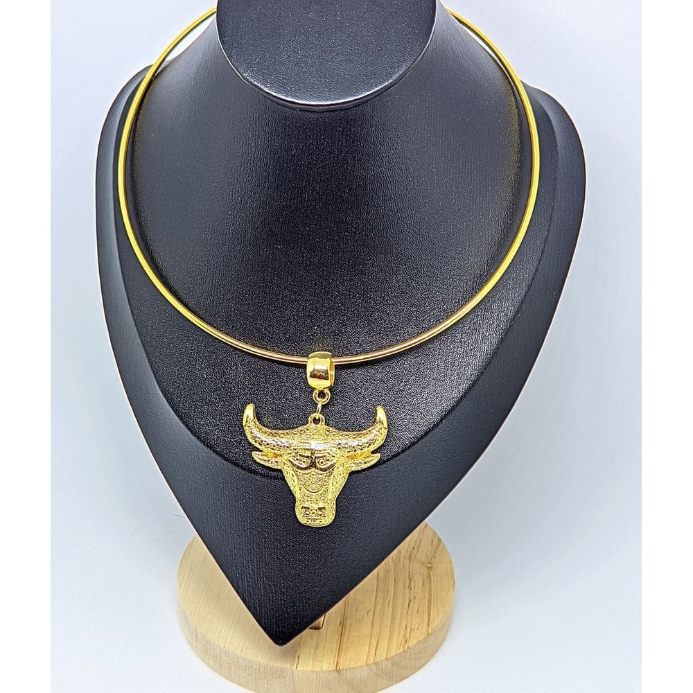 Colar choker Aro liso elo Rigido com Pingente Cabeça de touro Boi folheado ouro dourado Lançamento 2025 luxo inspiração