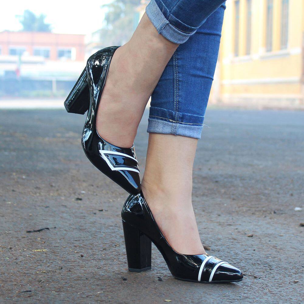 Scarpin Dravanna Salto Alto Bloco Fivela Preto
