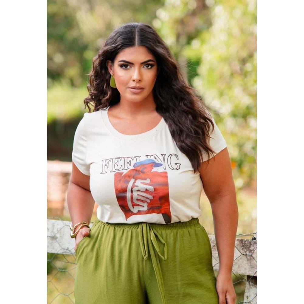 T-shirt Plus Size Feminina Estampada em Malha