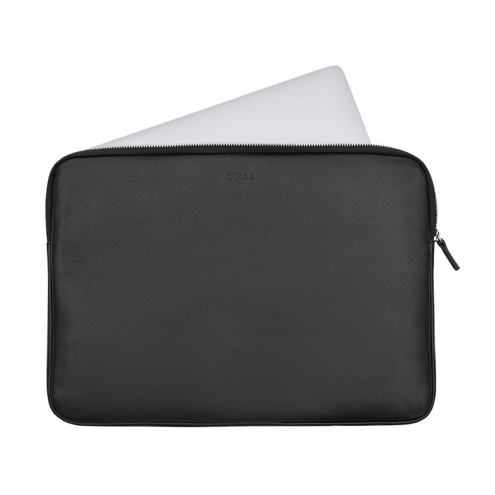 Capa Sleeve Macbook 16\" iPlace, Pampas, Couro Preto