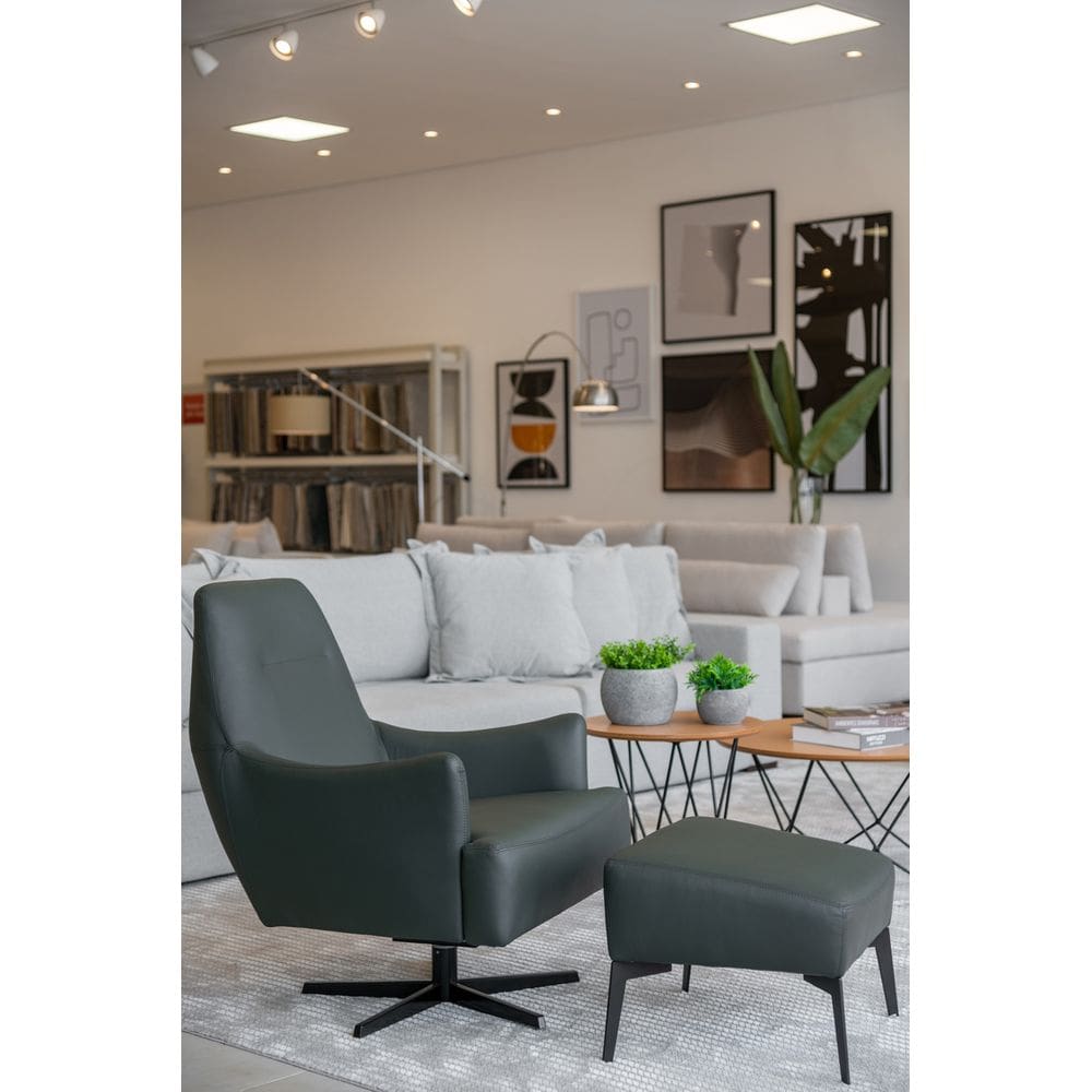 Poltrona e Puff Mooca - Couro