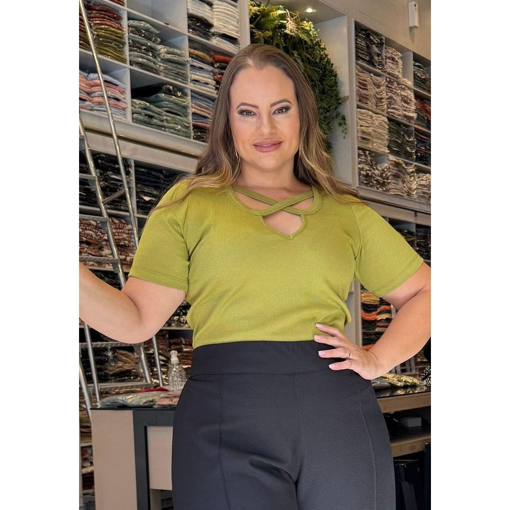 Blusa Plus Size Canelada com Decote X