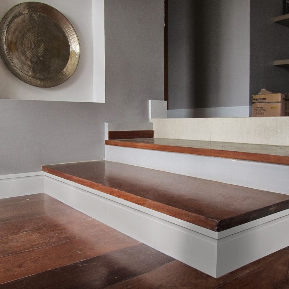 Rodapé de MDF Frisado de 10cm x 2,40m Rende 2,4 Metros Moldufama 1002 Branco