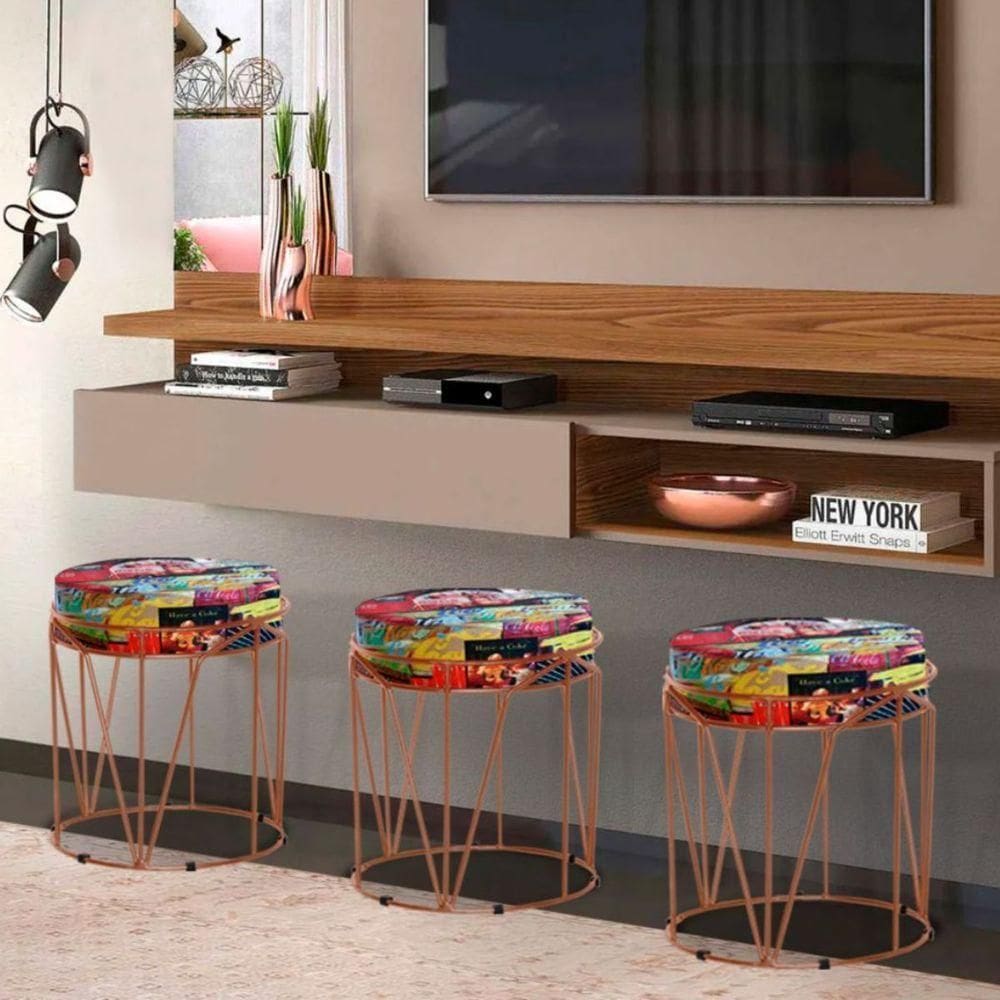 Puff Aramado Babu Com Armação Bronze Estofado Em Suede