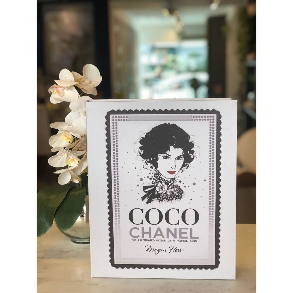 Caixa Livro Decorativo Preto e Branco Mulher G