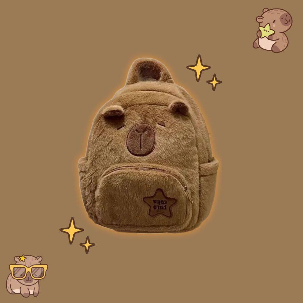 Mochila Pelúcia de Capivara C/ Alças | Fofa | Infantil | Bichinho Kawaii | Acessório | Viral | Capybara