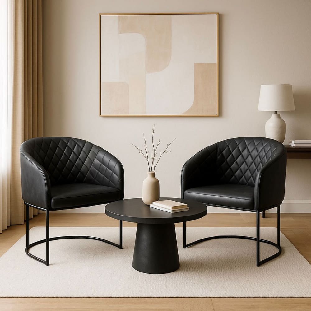 Kit com 2 Poltronas Mavie com Base Fixa em Aço Carbono e Courino Preto – Exclusiva