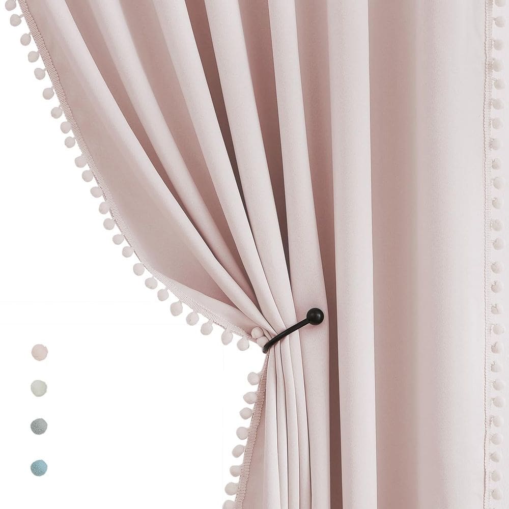 Cortinas Treatmentex rosa Half-Blackout com pompons 137x137cm