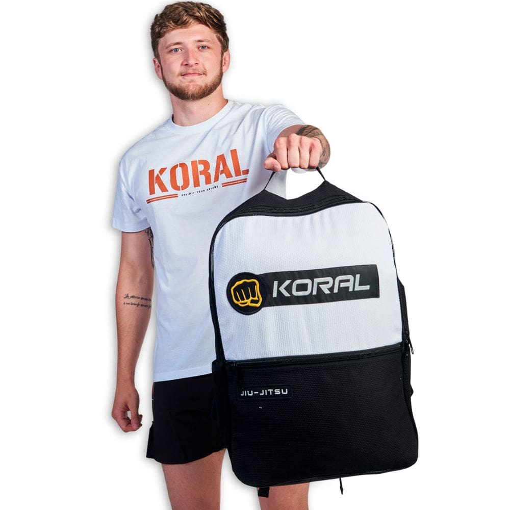 Mochila Fighter Preto com Branco Koral