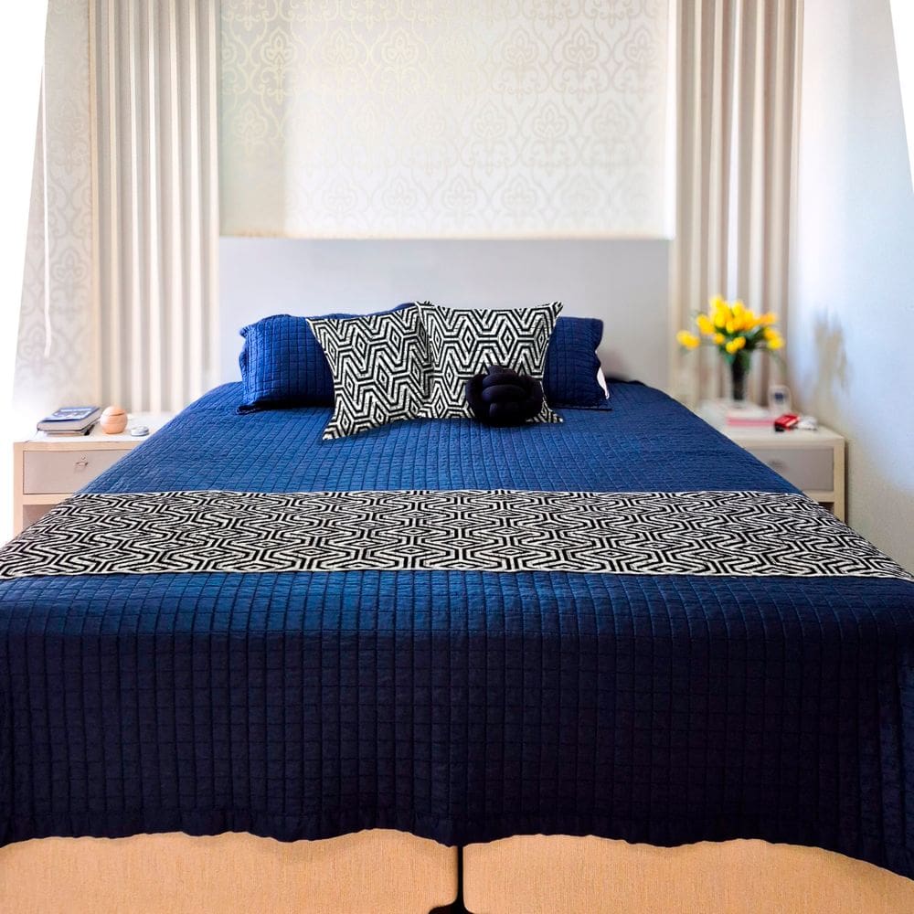 Peseira Queen Luxo p/ Cama Sofá + 4 Capa de Almofada Preto