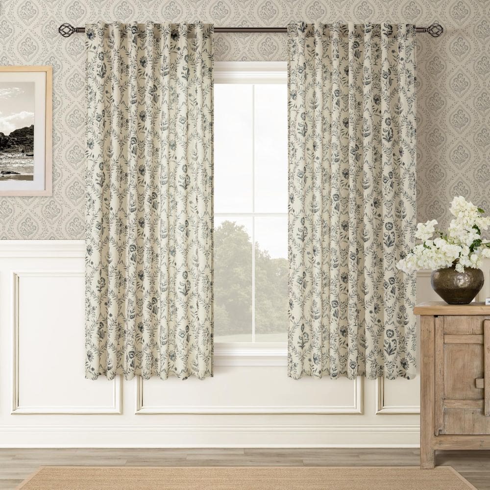 Cortinas: DOIS PAINÉIS, carvão, linho floral, 160x160cm, 2 painéis