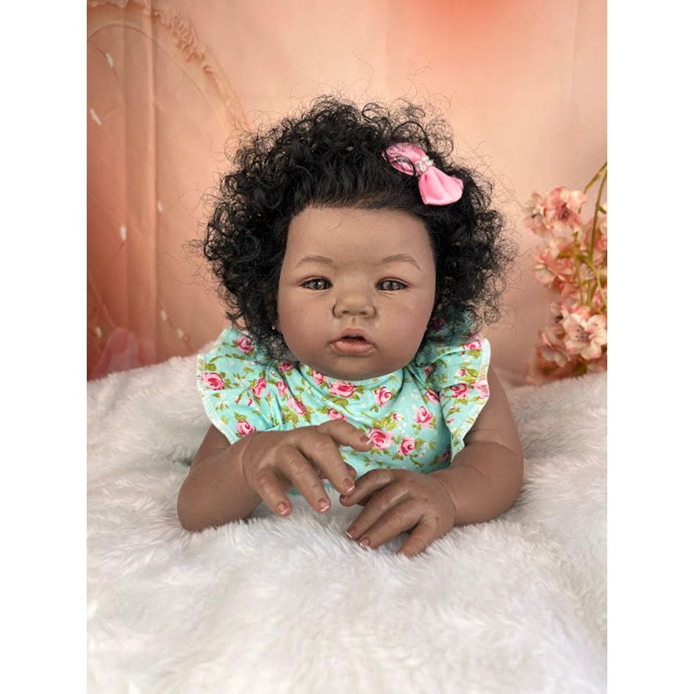 Bebe Reborn Realista Menina Cabelinho Afro Corpo De Pano