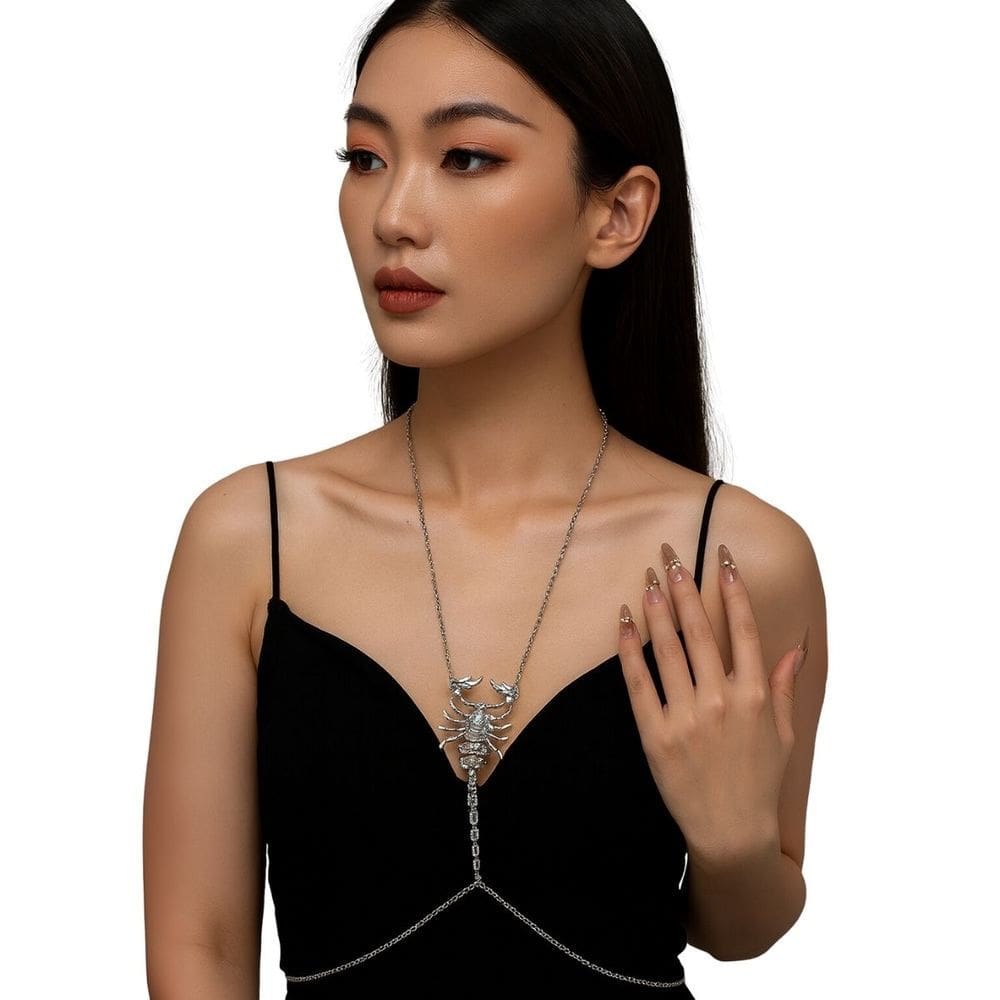 Colar de Corpo Escorpião Prateado Feminino Strass Fashion