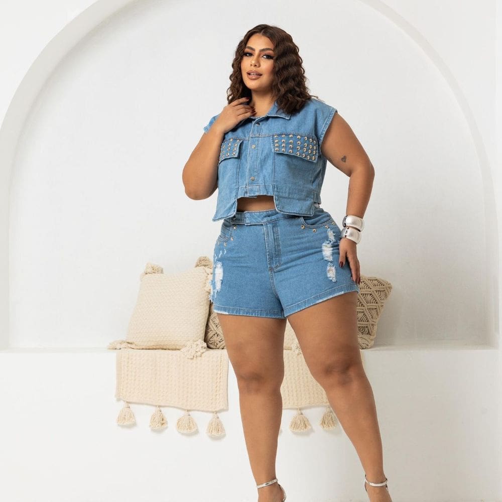 Cropped Jeans Claro Plus Size Com Bolso Botão Pressão