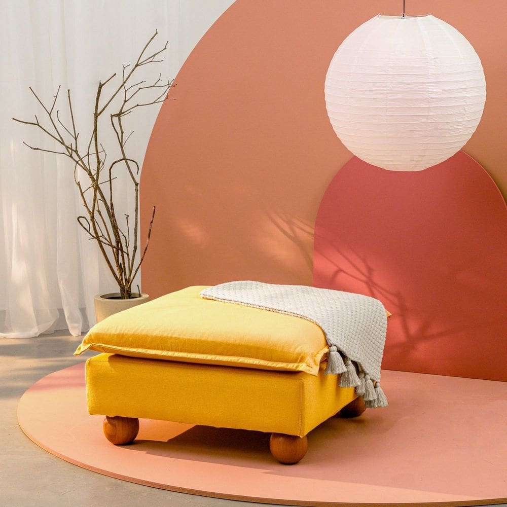 Puff Modular com Pé Bolinha Sôma Cabecasa Madeiramadeira Mostarda