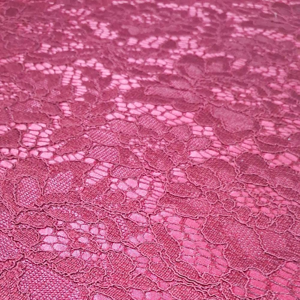 Rolo 3 Metros Renda Suiça Forrada 95% Poliéster 5% Poliamida
