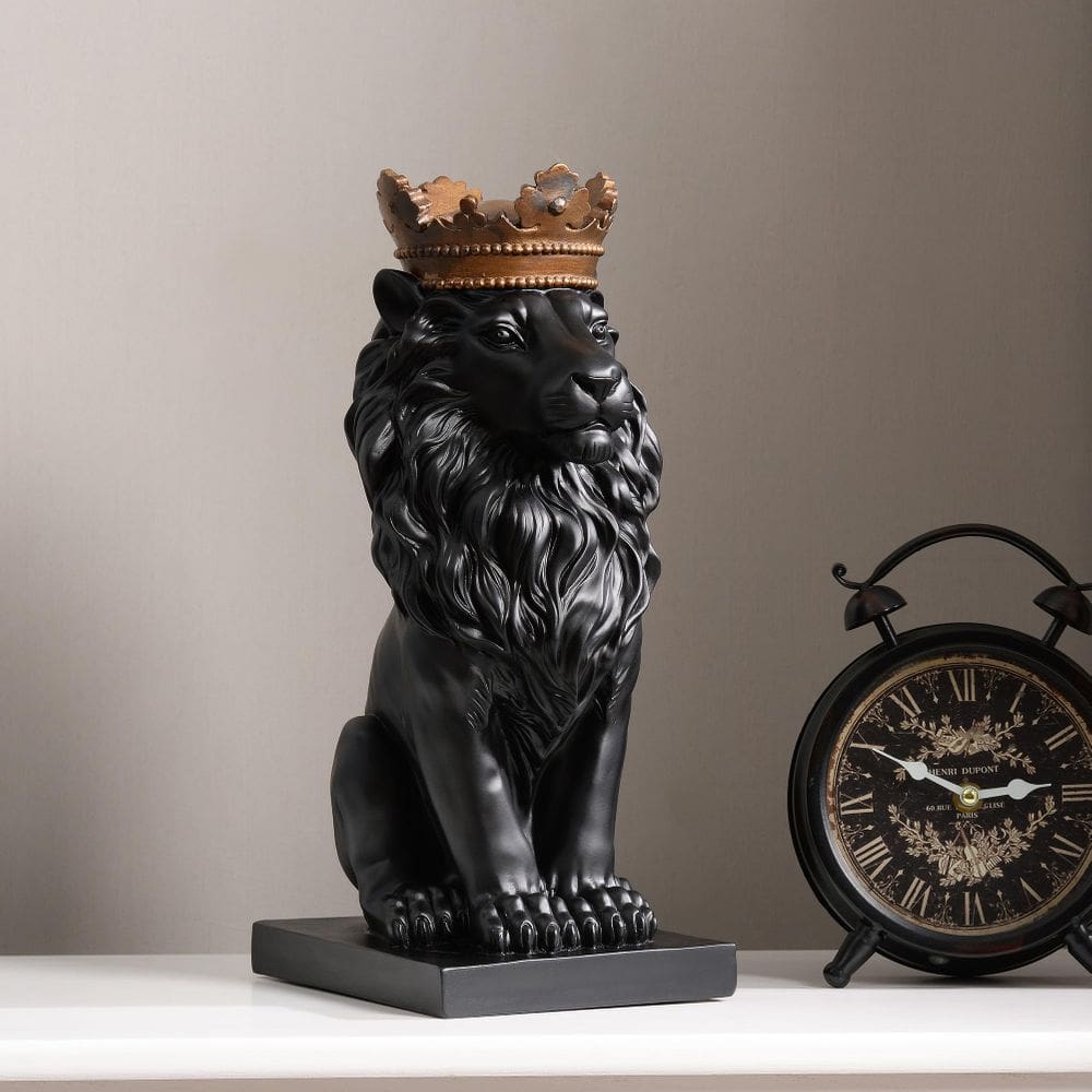 Sculpture Hi-Line Gift Ltd. Resina preta de leão sentado de 37 cm