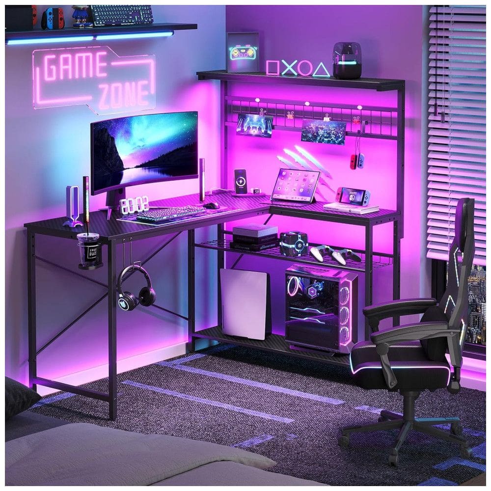 Mesa Gamer de Fibra de Carbono com Prateleiras de 4 Níveis, Luz LED, Suporte de CPU e Tomadas, 110V, Bestier