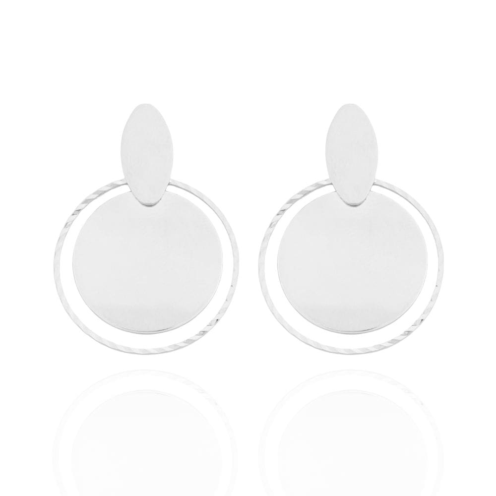 Brinco Medalha Com Borda Trabalhada Banhado a Prata