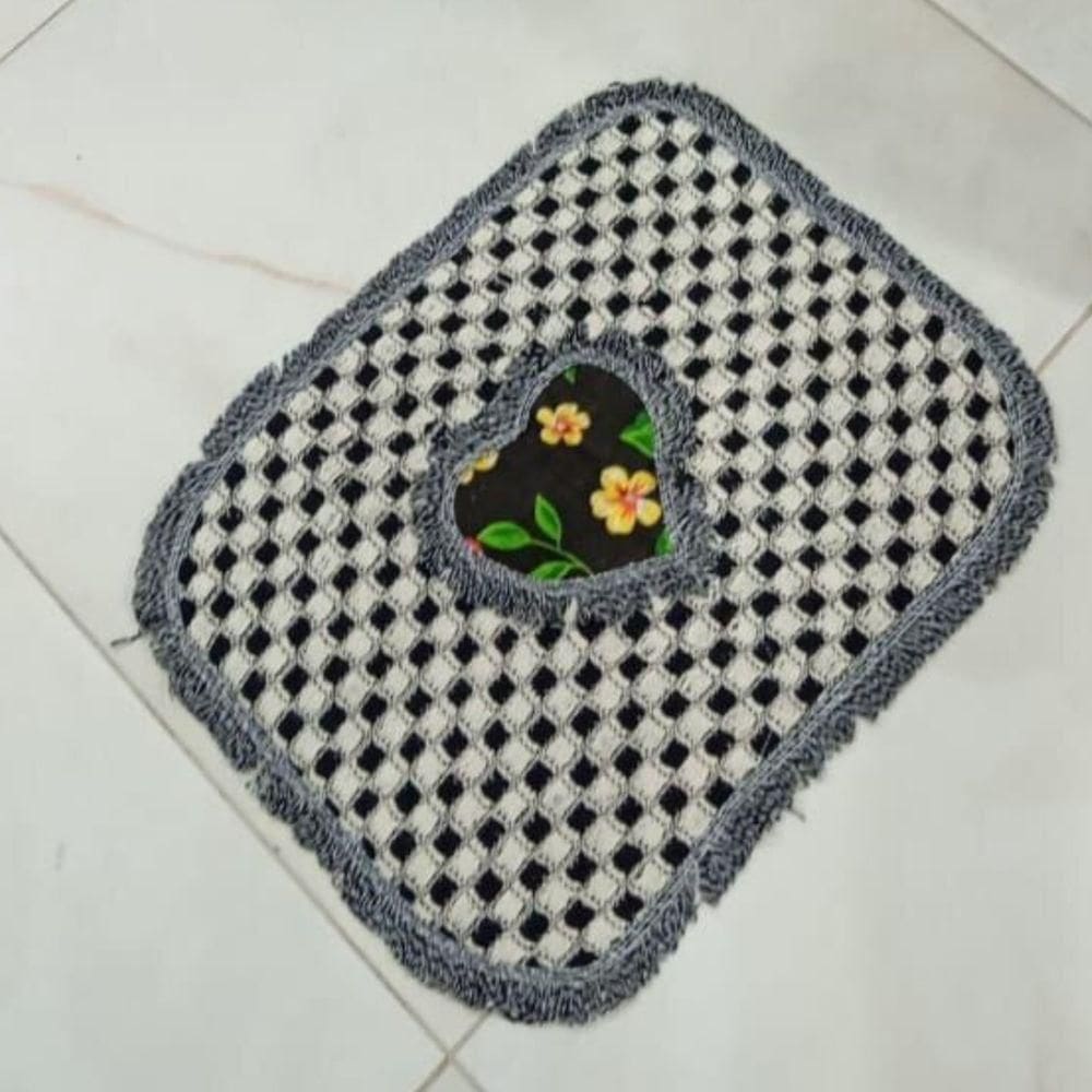 Kit 3 Peças Tapete Banheiro Xadrez Daminha Taolha De Piso Chão 50x40cm  Preto Com Estampa