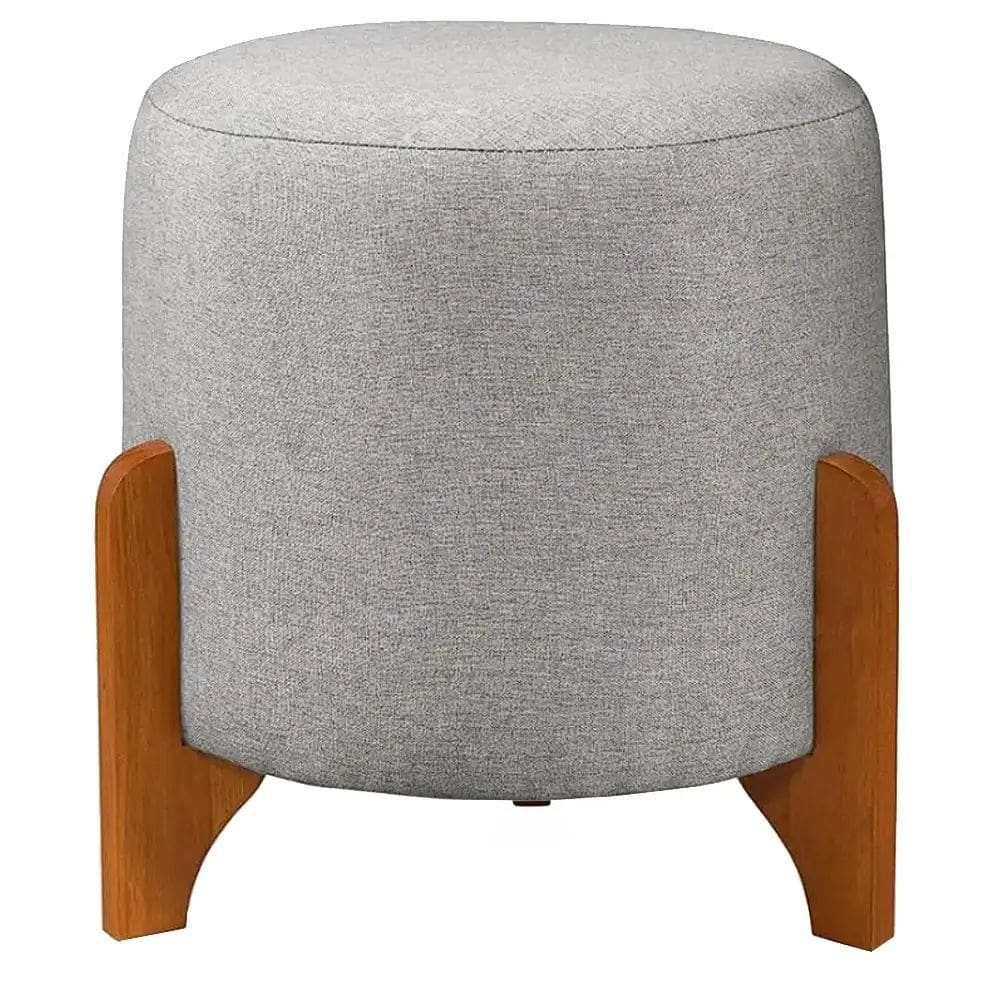 Puff Nara em Veludo Redondo com Pés de Madeira RA Cor Cinza