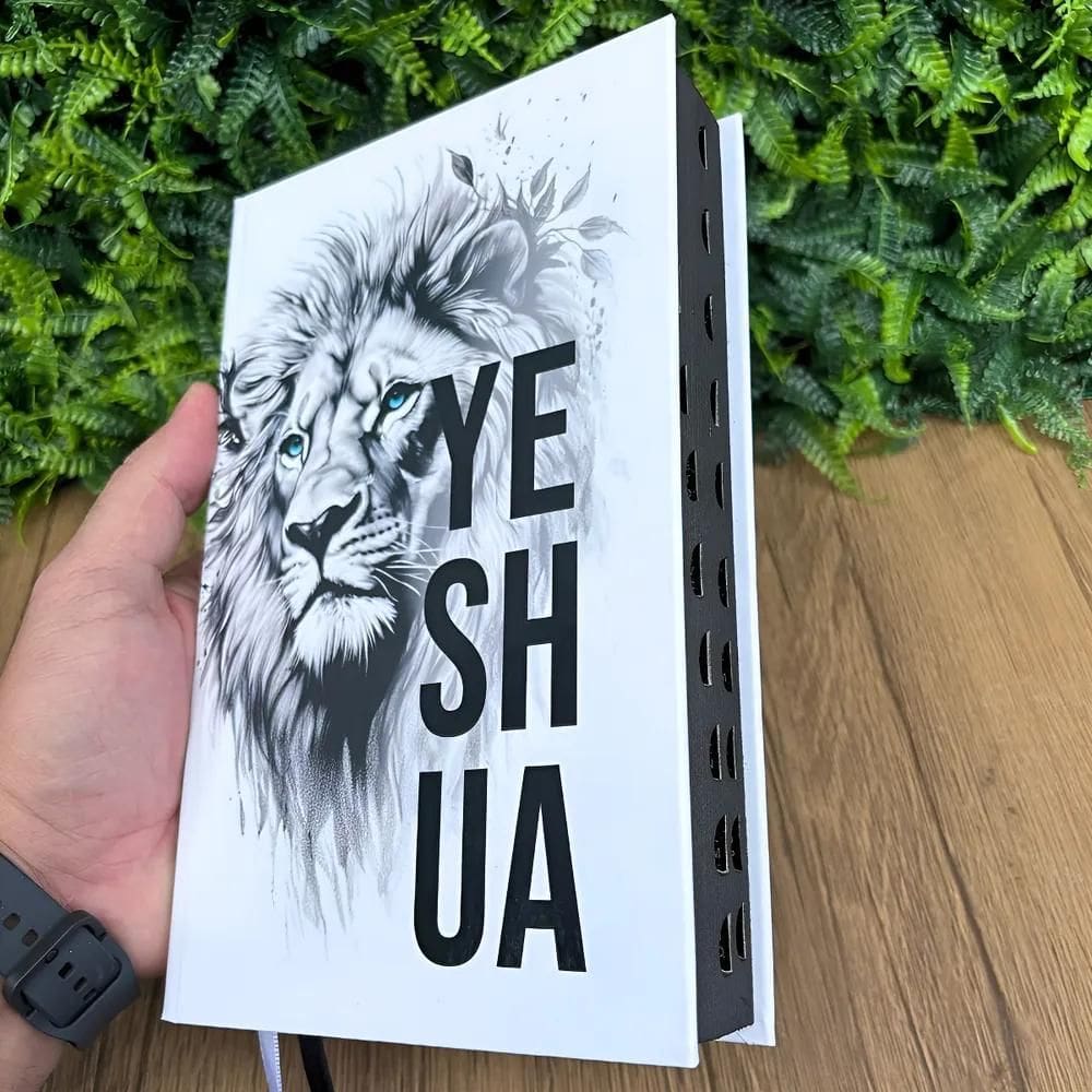 Bíblia Sagrada Yeshua Leão Branca Capa Dura Letras Médias Co
