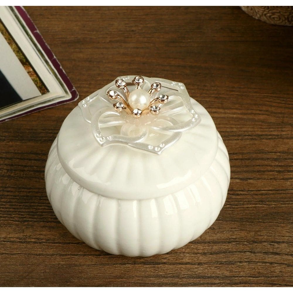 Mini Porta Jóias de Porcelana Elegante com Tampa Floral e Toque Delicado