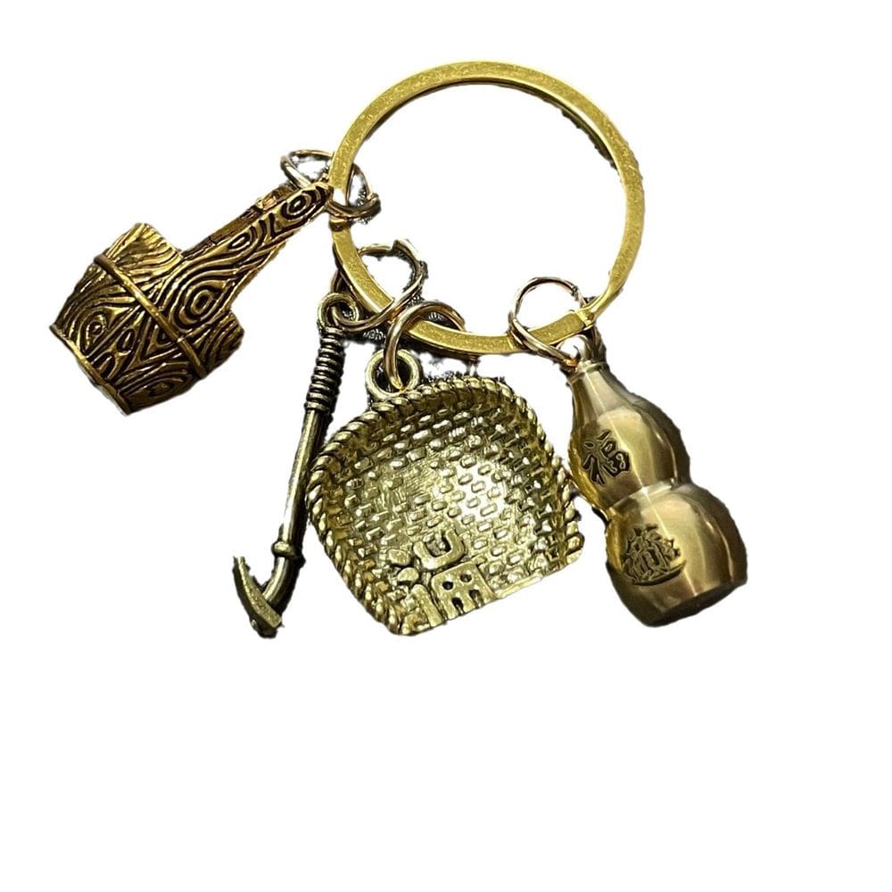 Chaveiro de latão, concha artesanal, cabaça e pá, pingentes 15g