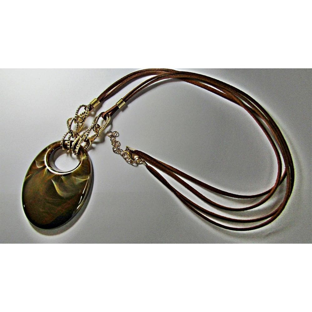 Colar Artesanal Cordão De Camurça E Pingente De Acrílico D