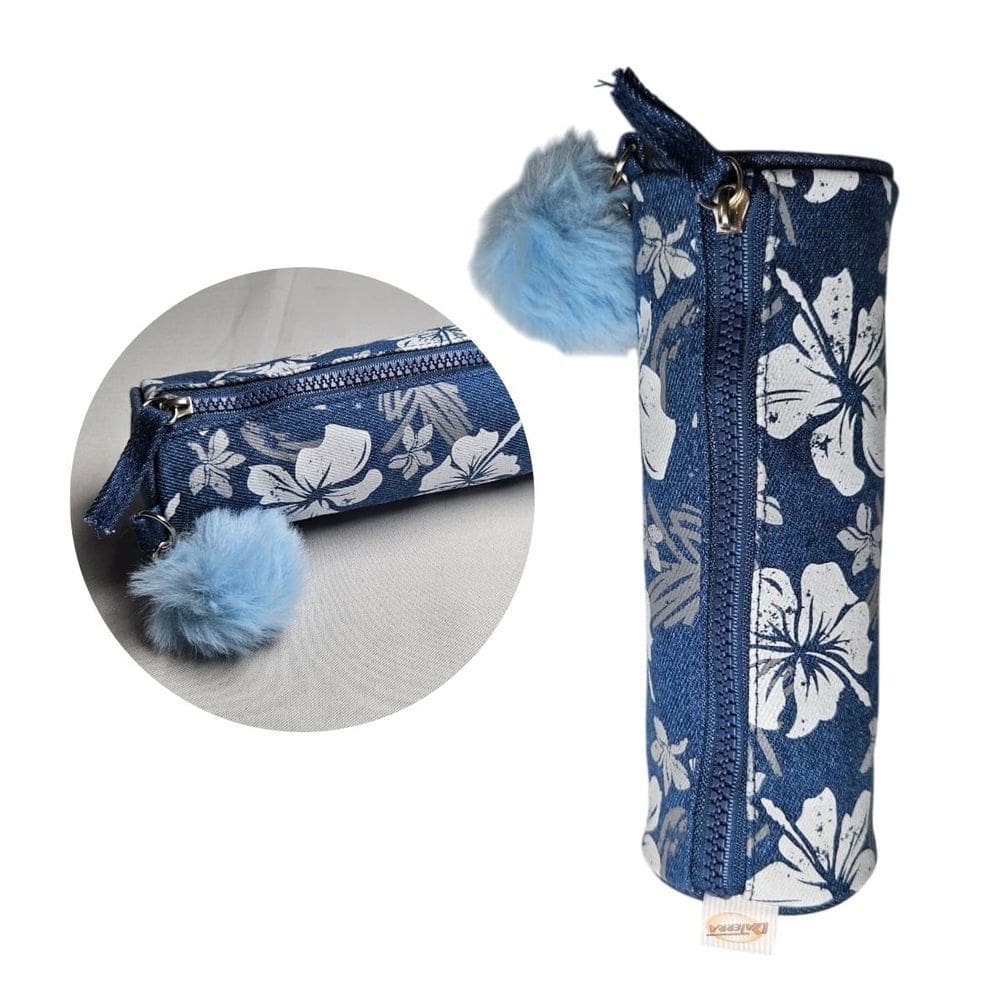 Estojo Necessaire Floral Pompom Azul Jeans Escolar Flores Aula Organizador Moderno Prático Lápis