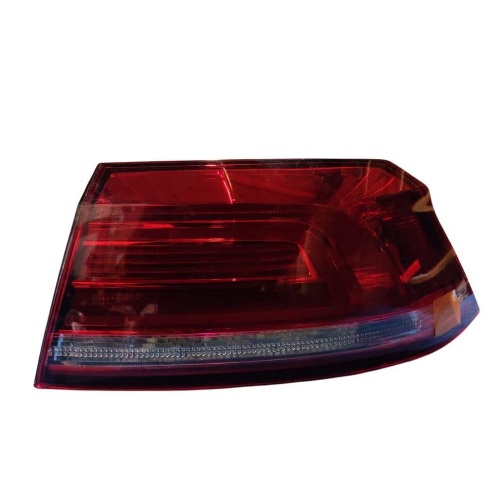 Lanterna Direita Volkswagen Passat 2016