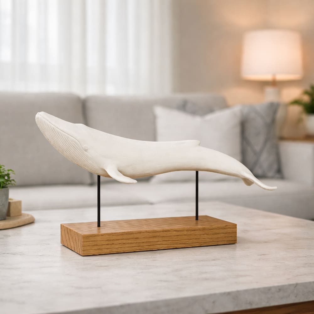 Escultura Decorativa Baleia em Poliresina (Branco Madeira) – 22,5 x 43,5 x 16 cm