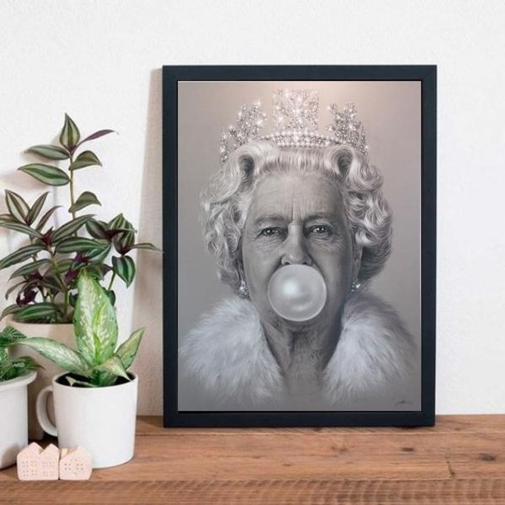 Quadro Rainha Elizabeth Bubble Gum 33X24Cm Moldura Preta