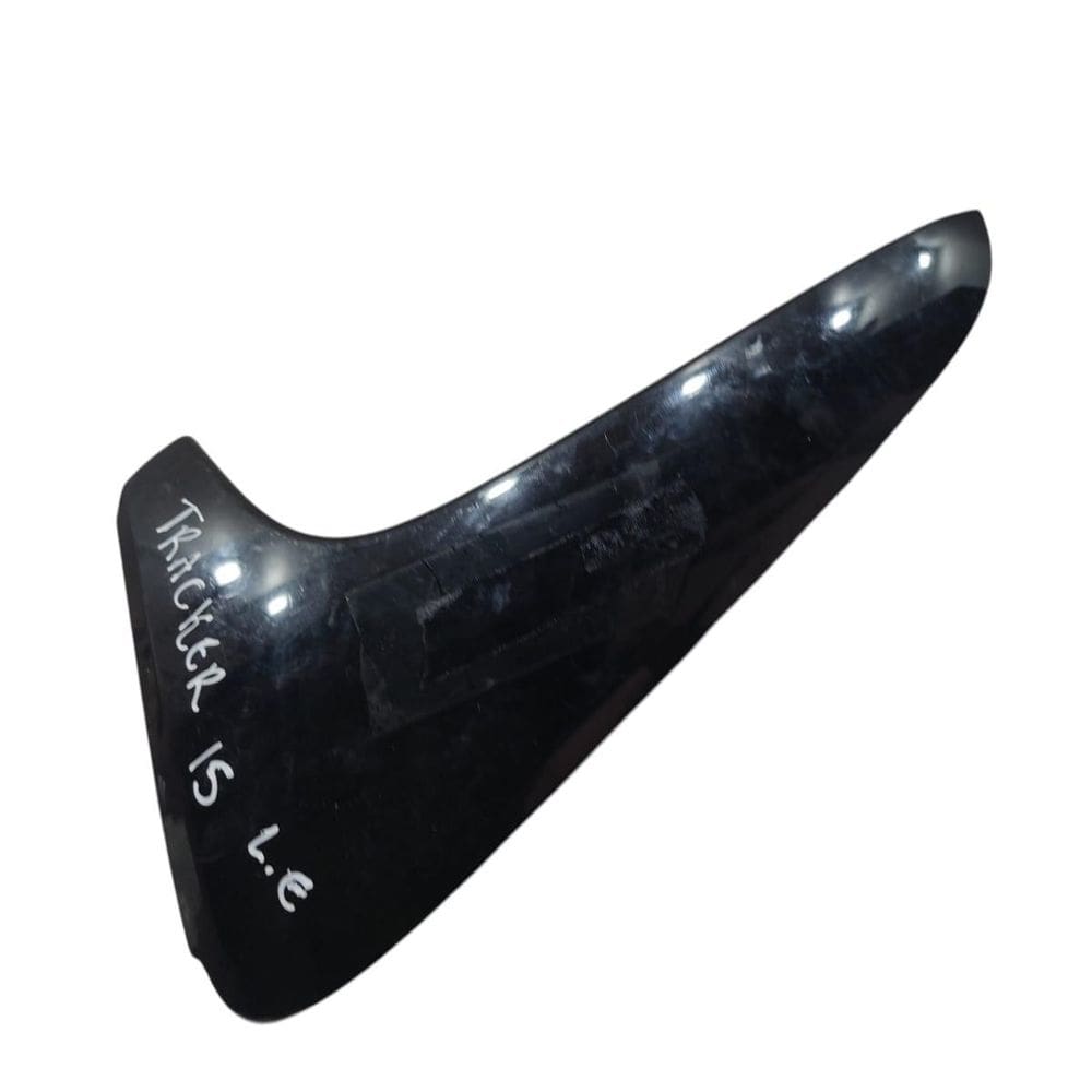 Acabamento Lateral Esquerdo Aerofólio Chevrolet Tracker 2019